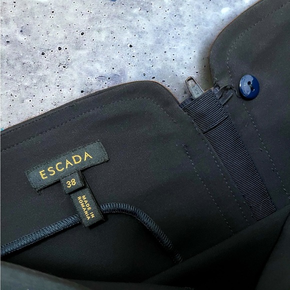 Escada pencil skirt circa 1990’s. Zipper back. - Picture 4 of 5